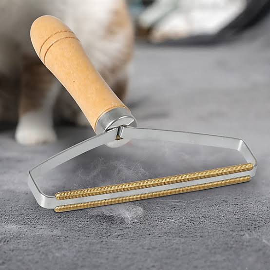 Wooden Handle Manual Lint Remover (Imported)